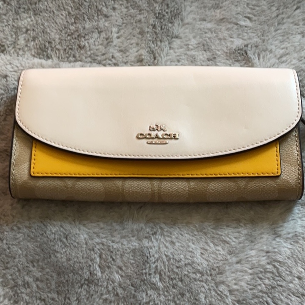 Coach Checkbook Wallet British Tan & Yellow CC Slots and zipper pre owned